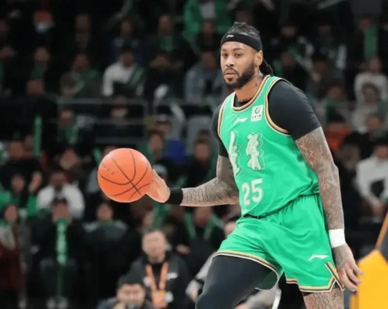 辽宁虐四川52分！5首发齐爆，2小将轻松虐菜，亨特仍打不明白！